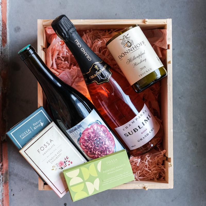 Valentine\'s I Can\'t Contain My Love Hamper